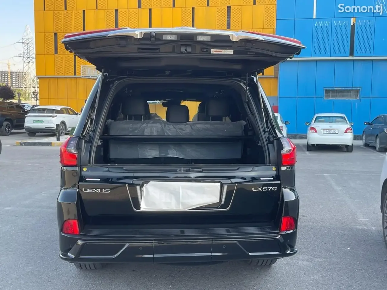 Lexus LX series 2018 · 5.7 AT