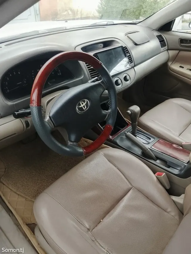 Toyota Camry 2004 · 2.4 AT