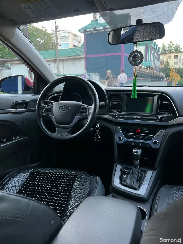 Hyundai Elantra 2018 · 2.0 AT