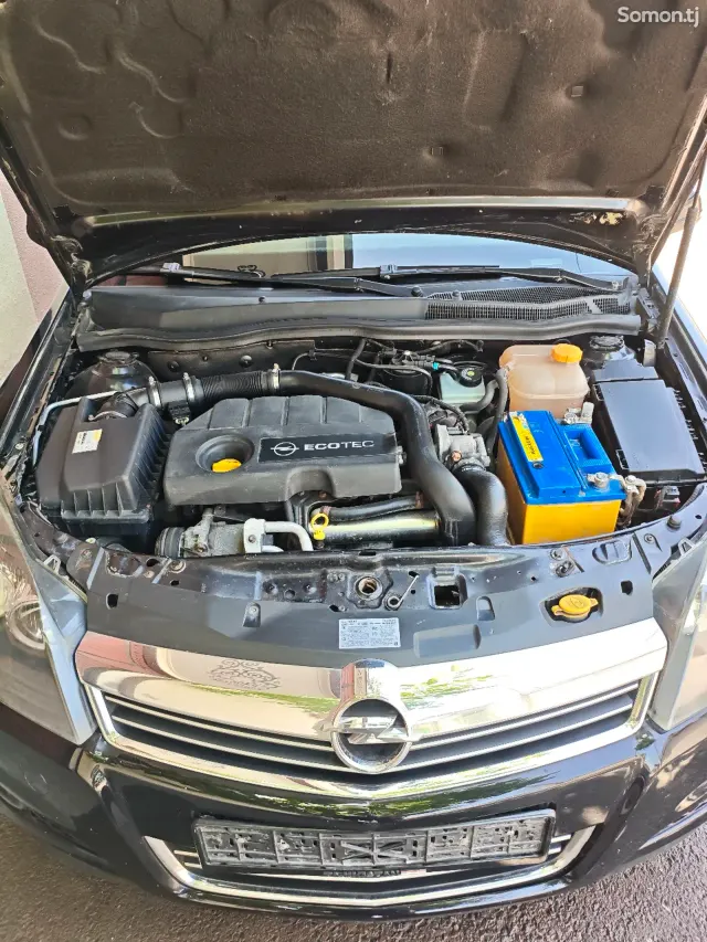 Opel Astra H 2008 · 1.7 MT
