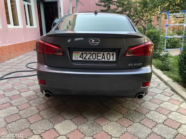 Lexus IS series 2012 · 2.5 AT