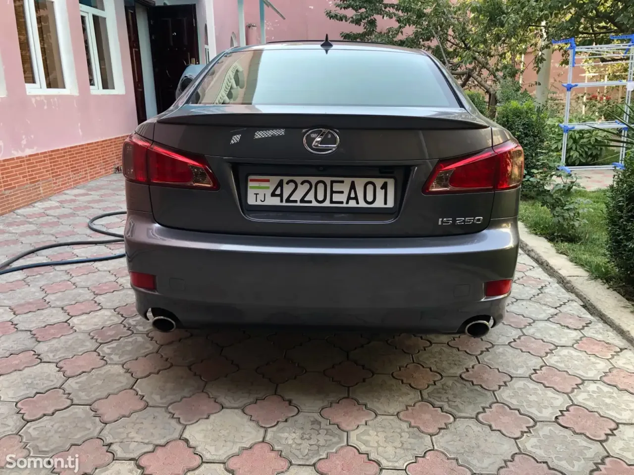 Lexus IS series 2012 · 2.5 AT