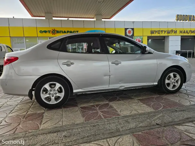 Hyundai Avante 2010 · 1.6 AT