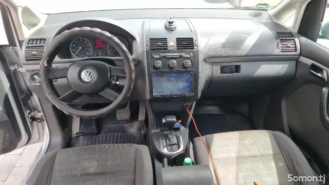Volkswagen Touran 2006 · 1.6 AT