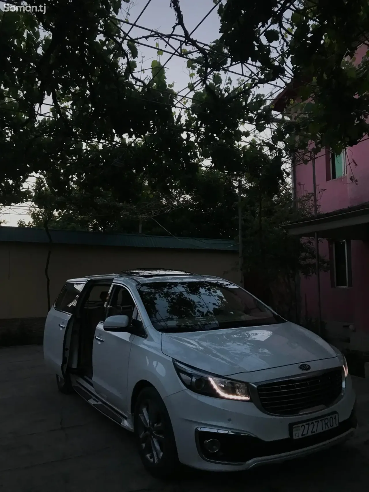 Kia Carnival 2016 · 2.2 AT