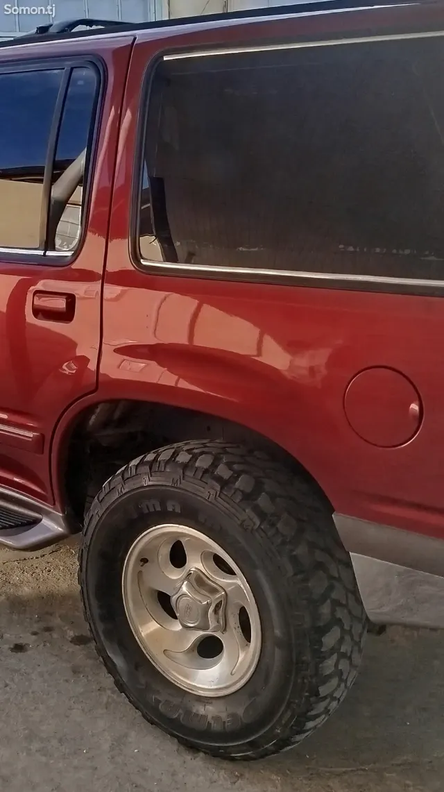 Ford Explorer 2002 · 4.0 AT