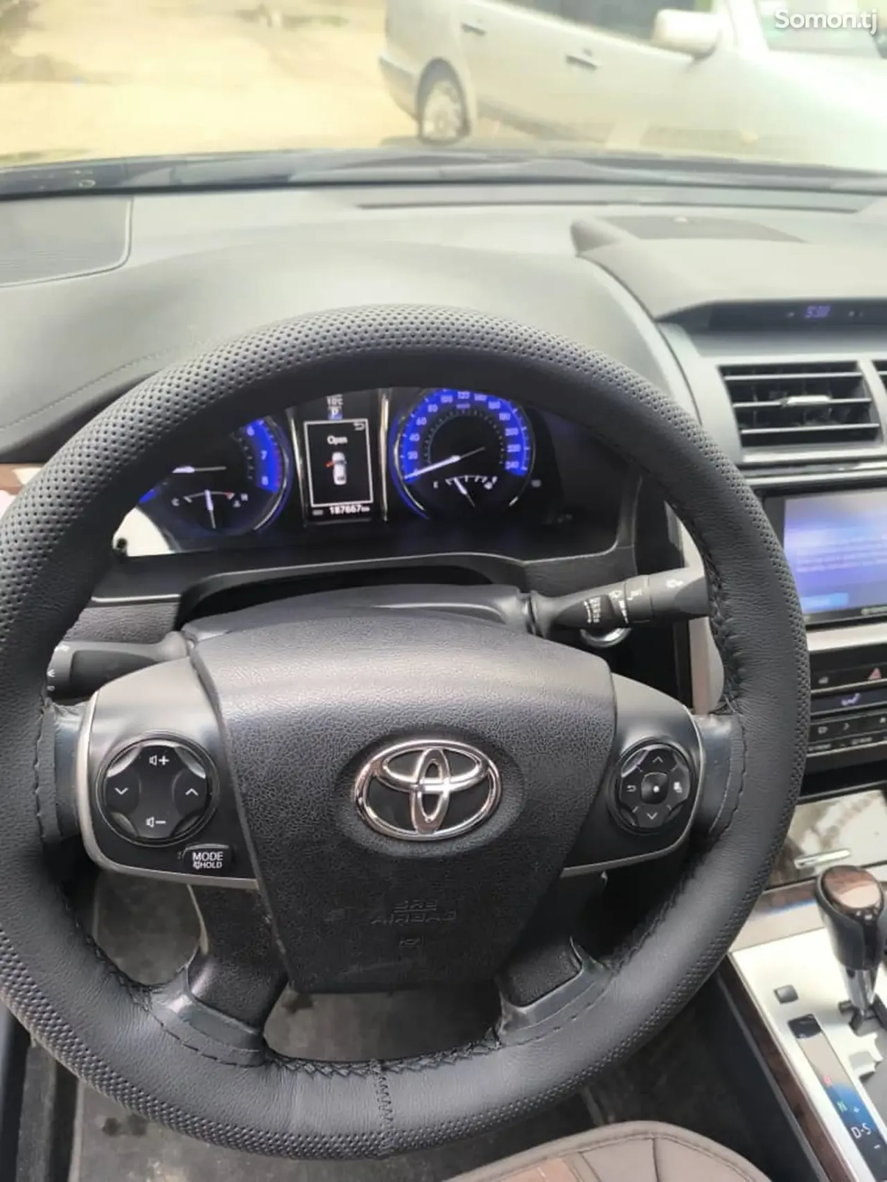 Toyota Camry 2015 · 2.0 AT