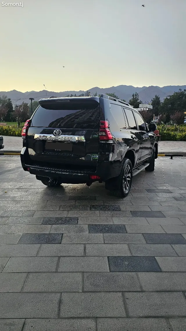 Toyota Land Cruiser Prado 2011 · 3.0 AT