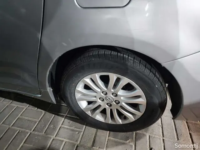 Toyota Sienna 2015 · 3.5 AT