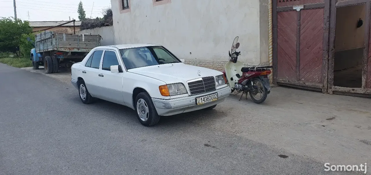 Mercedes-Benz W124 1993 · 2.0 MT