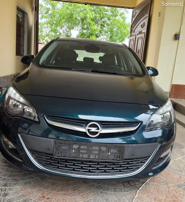 Opel Astra J 2016 · 1.4 MT