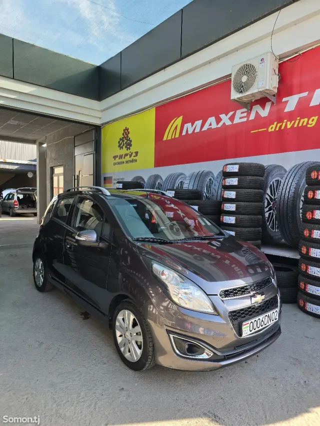 Chevrolet Spark 2014 · 1.0 AT