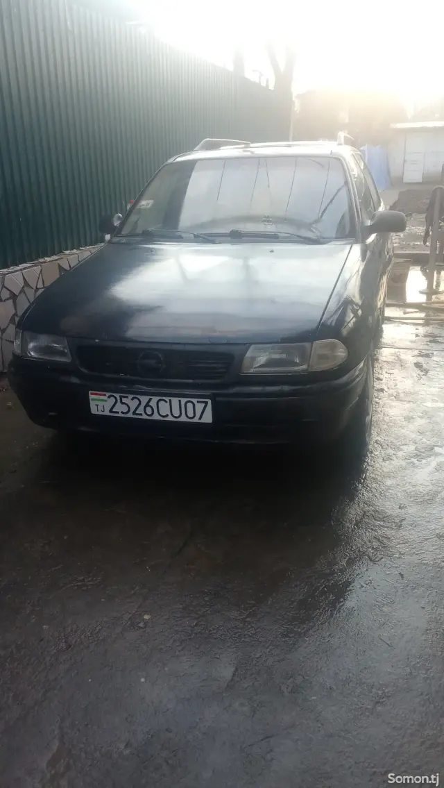 Opel Astra F 1993 · 1.6 MT