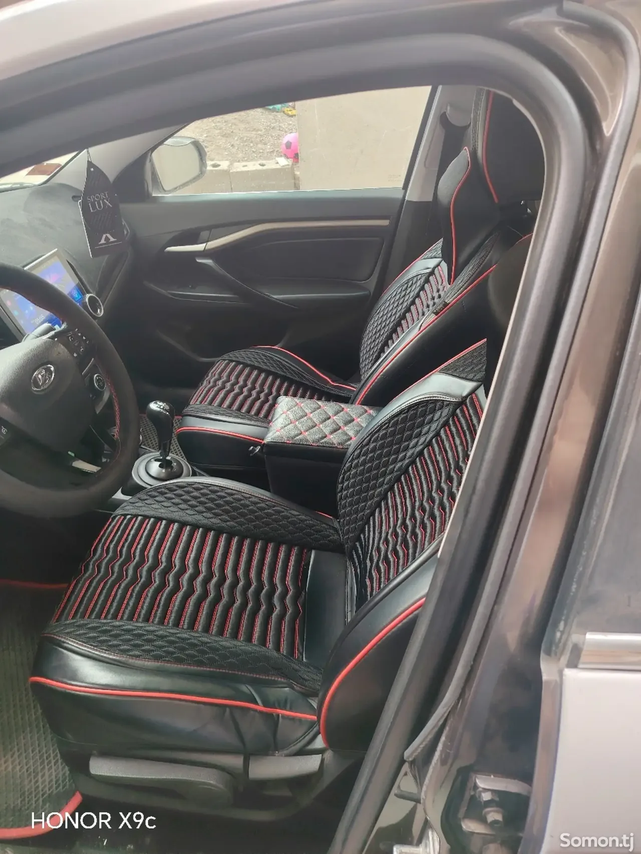 Lada (ВАЗ) Vesta 2017 · 1.6 AT
