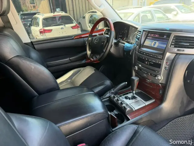 Lexus LX series 2013 · 5.7 AT