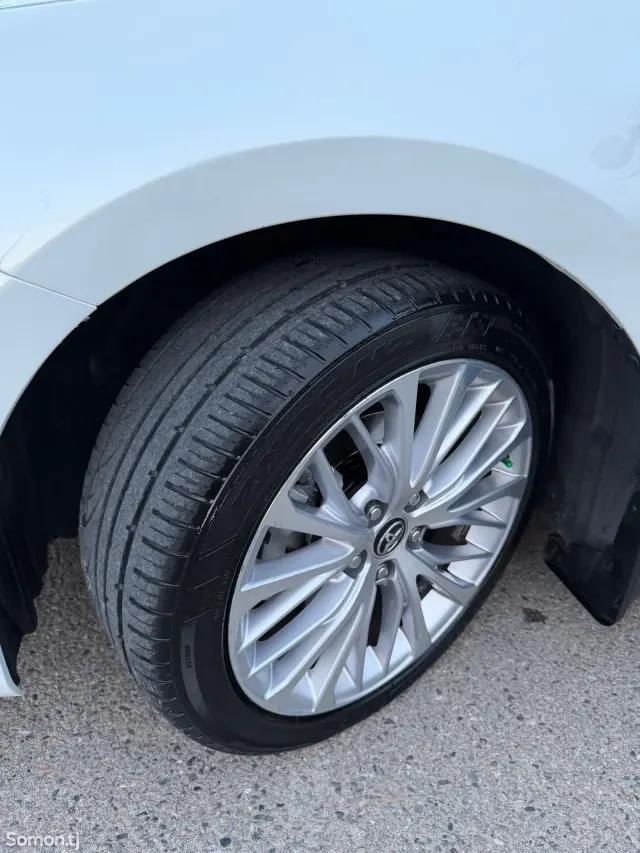 Toyota Camry 2019 · 2.5 AT