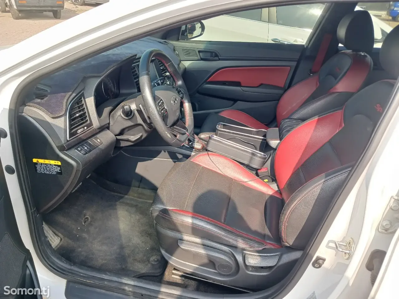 Hyundai Avante 2016 · 1.6 AT