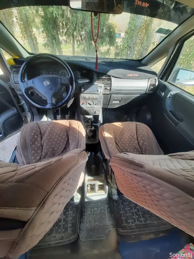 Opel Zafira 2001 · 1.8 MT