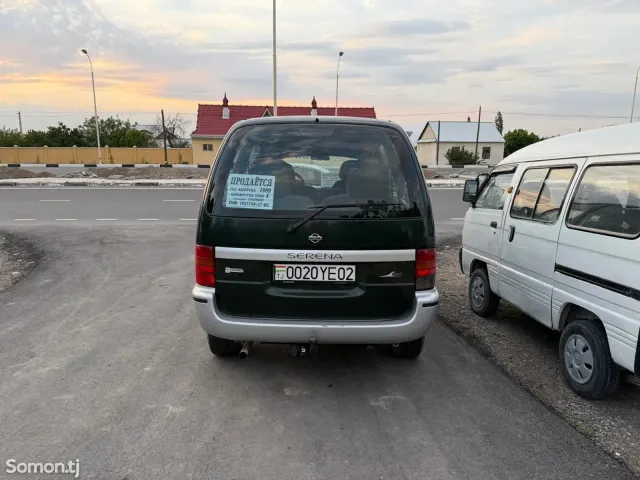 Nissan Serena 2000 · 1.6 MT