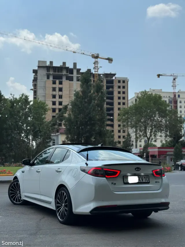 Kia K5 2015 · 2.0 AT