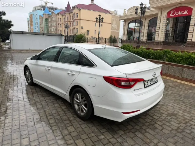 Hyundai Sonata 2017 · 2.4 AT