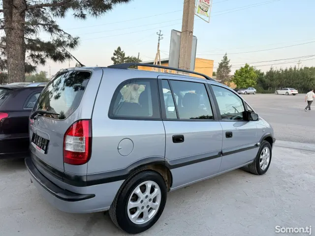 Opel Zafira 2002 · 1.8 MT