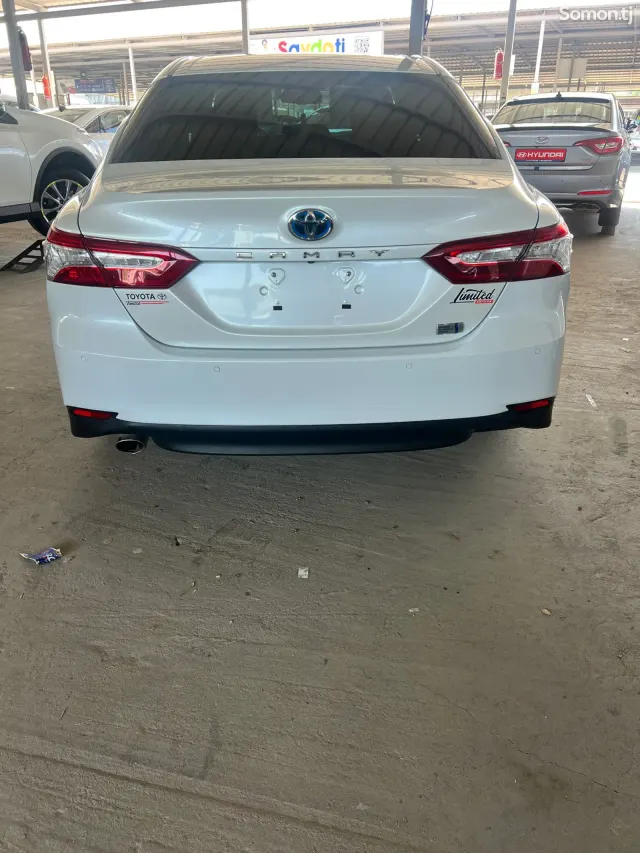 Toyota Camry 2018 · 2.5 AT