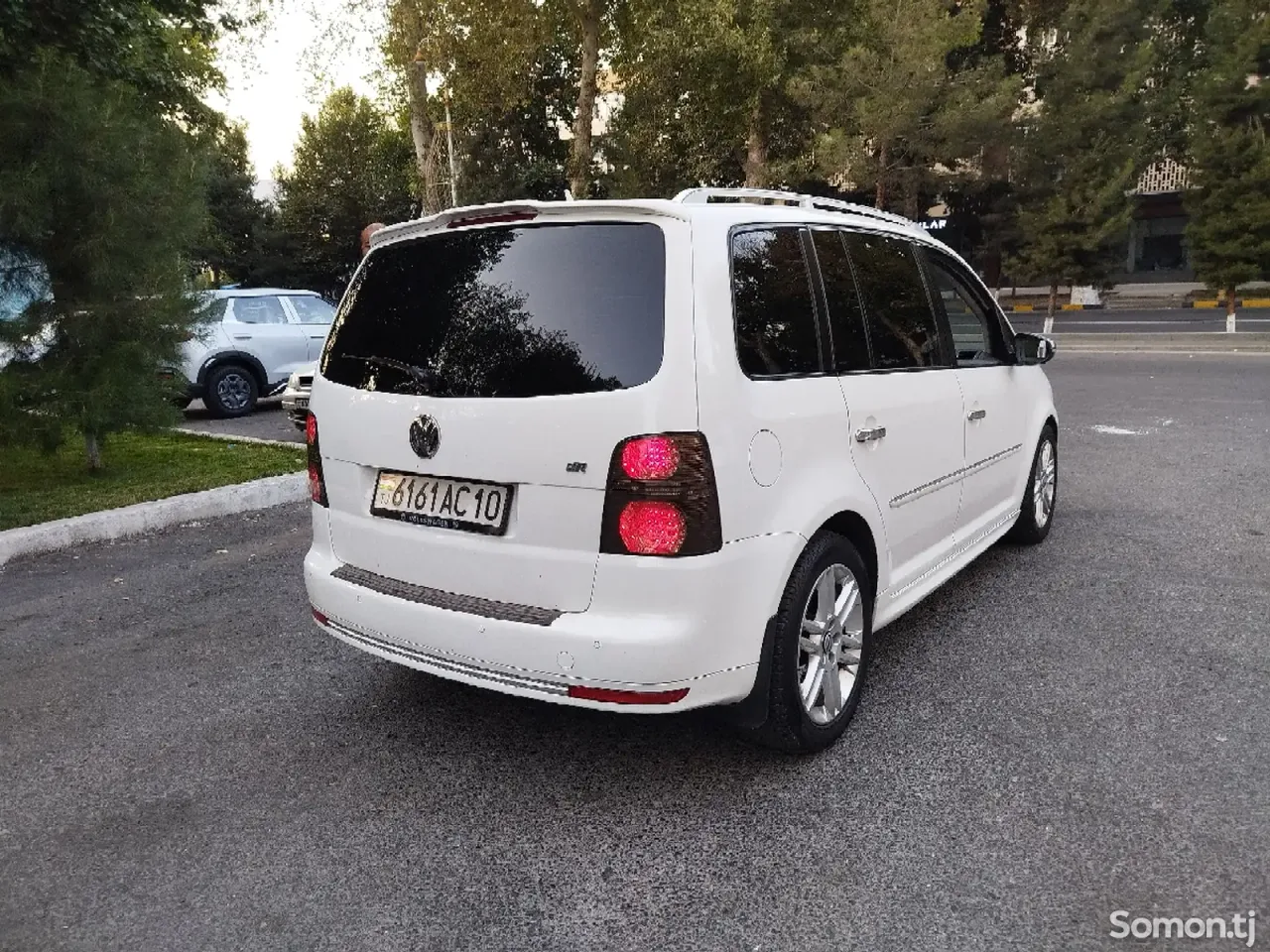 Volkswagen Touran 2008 · 1.9 AT