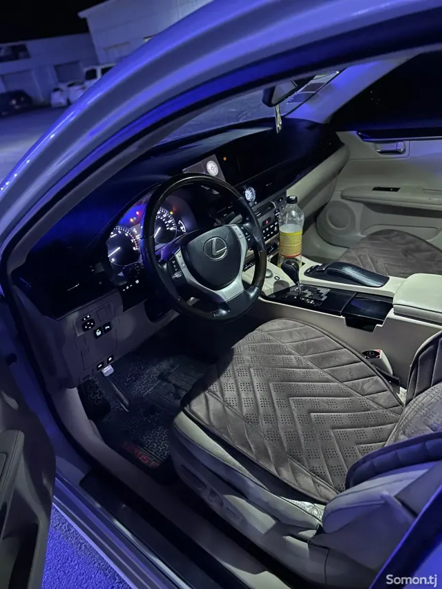Lexus ES series 2013 · 3.5 AT