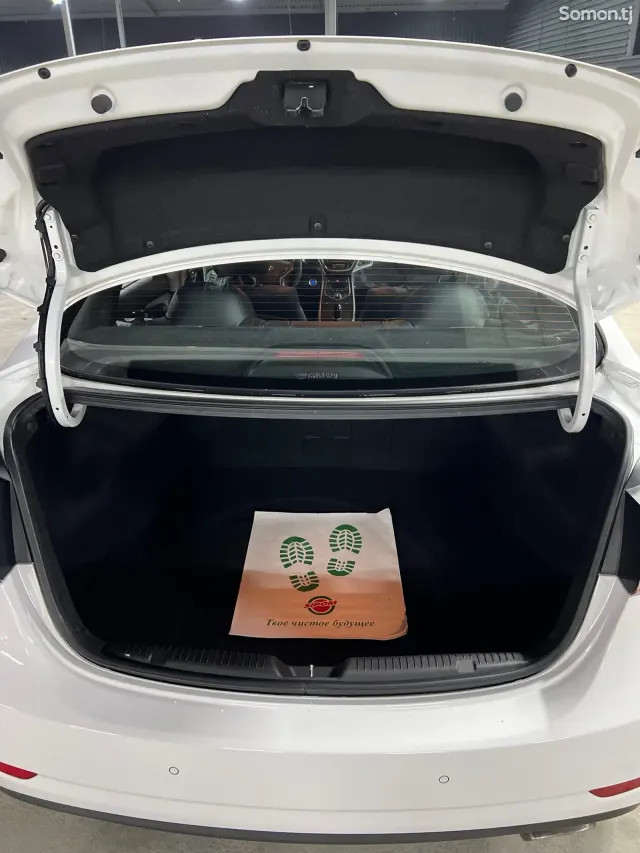 Hyundai Avante 2014 · 1.6 AT