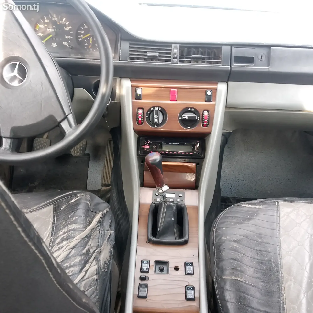Mercedes-Benz W124 1989 · 1.5 MT