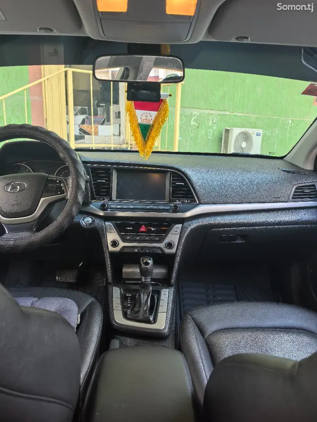 Hyundai Avante 2017 · 1.6 AT