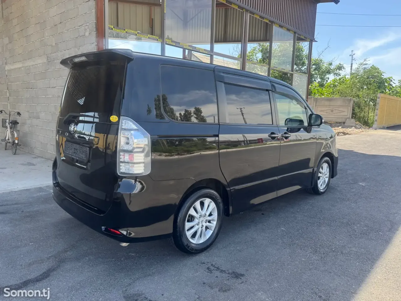 Toyota Voxy 2010 · 2.0 AT