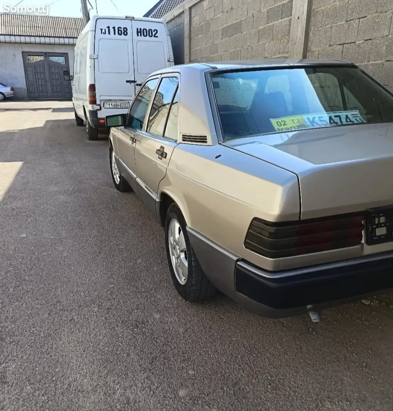 Mercedes-Benz W201 1990 · 2.0 MT