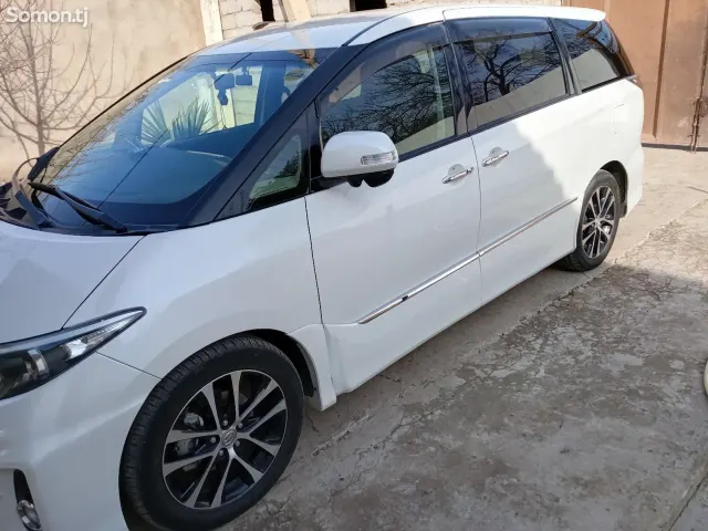 Toyota Estima 2015 · 2.4 AT