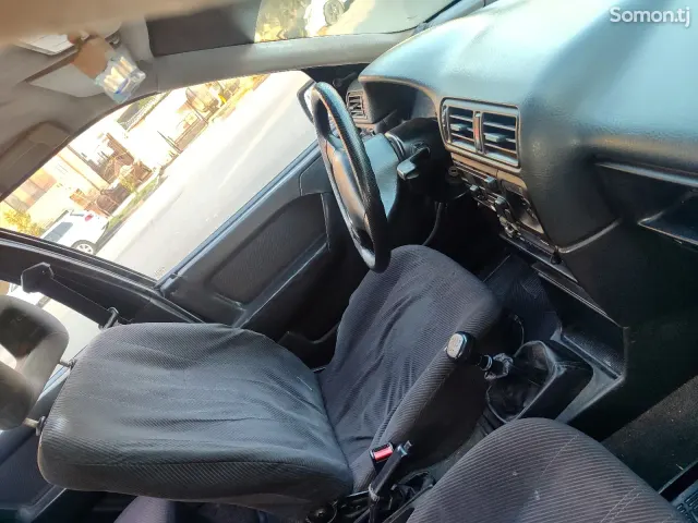 Opel Vectra A 1990 · 1.6 MT