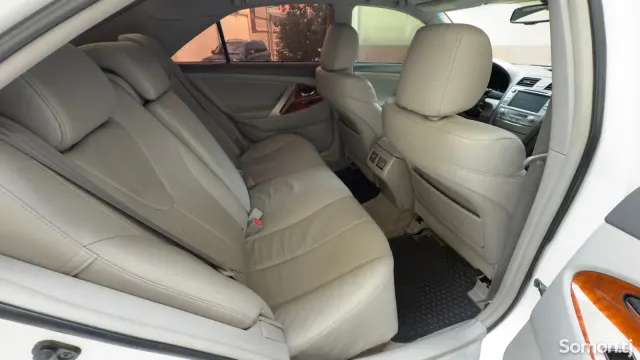Toyota Camry 2011 · 2.5 AT