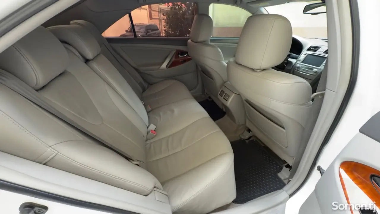 Toyota Camry 2011 · 2.5 AT