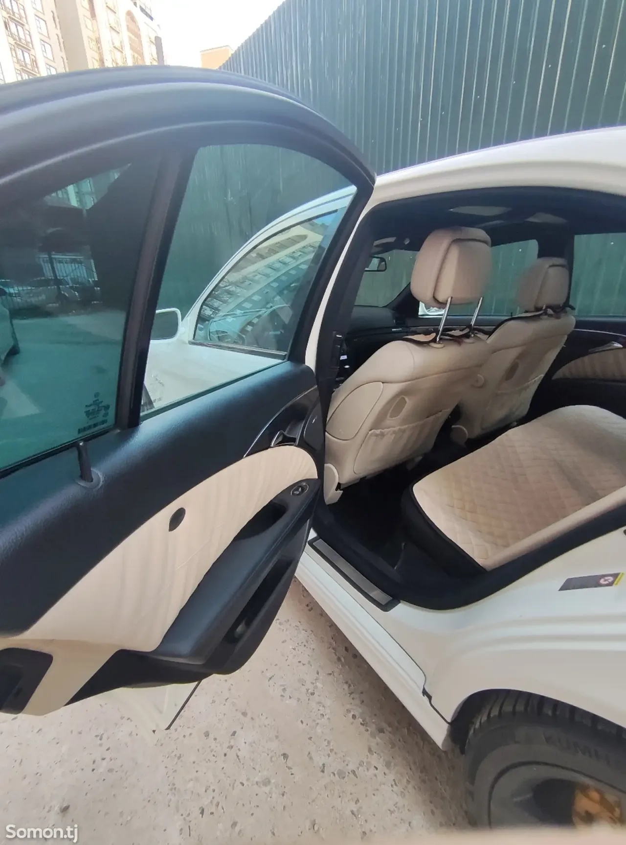 Mercedes-Benz E class 2009 · 5.5 AT
