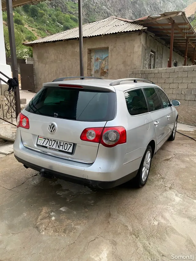 Volkswagen Passat 2006 · 2.0 MT