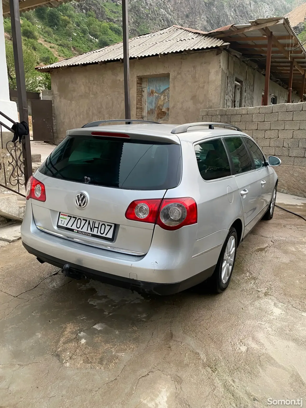 Volkswagen Passat 2006 · 2.0 MT