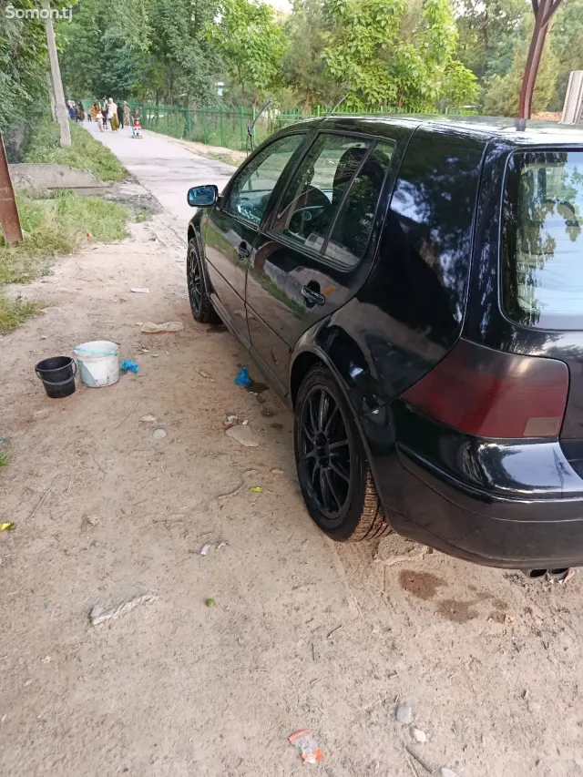 Volkswagen Golf 1999 · 1.6 AT