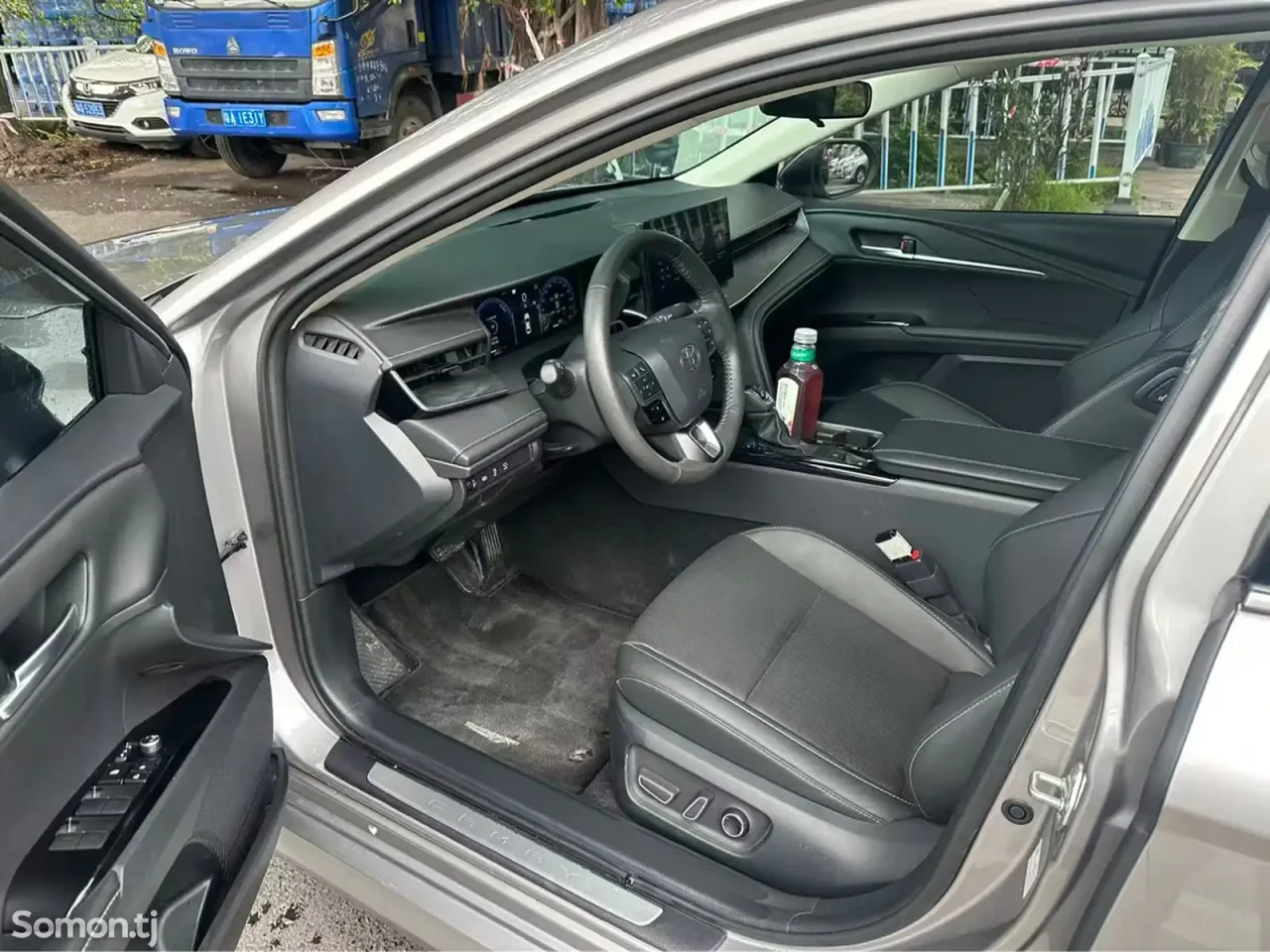 Toyota Camry 2025 · 2.5 AT