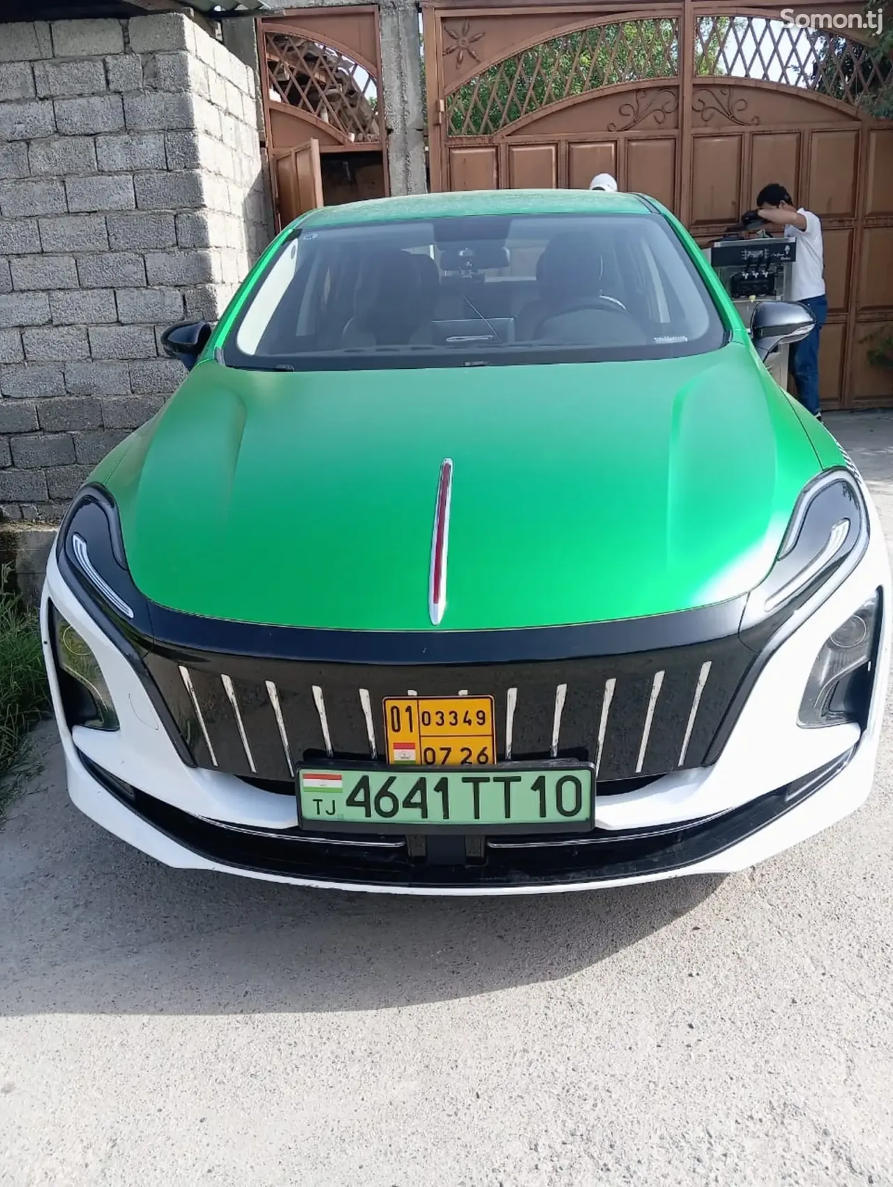 Hongqi E-QM5 2025 · AT