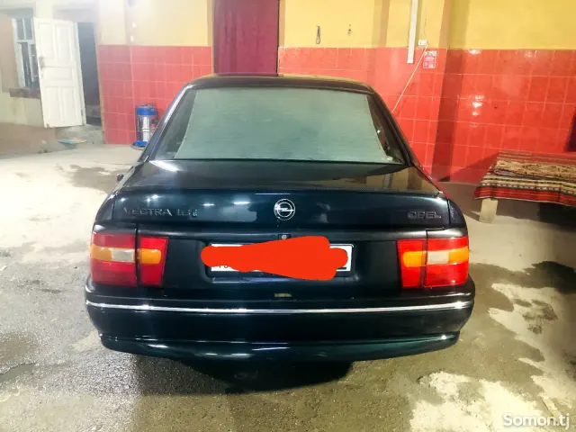 Opel Vectra A 1994 · 1.6 MT