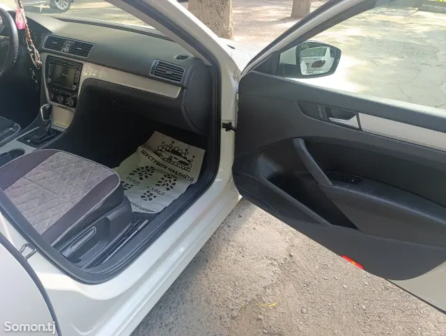 Volkswagen Passat 2014 · 2.5 AT