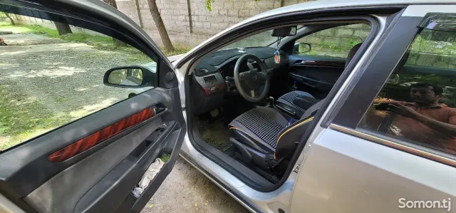 Opel Astra H 2006 · 1.8 AT