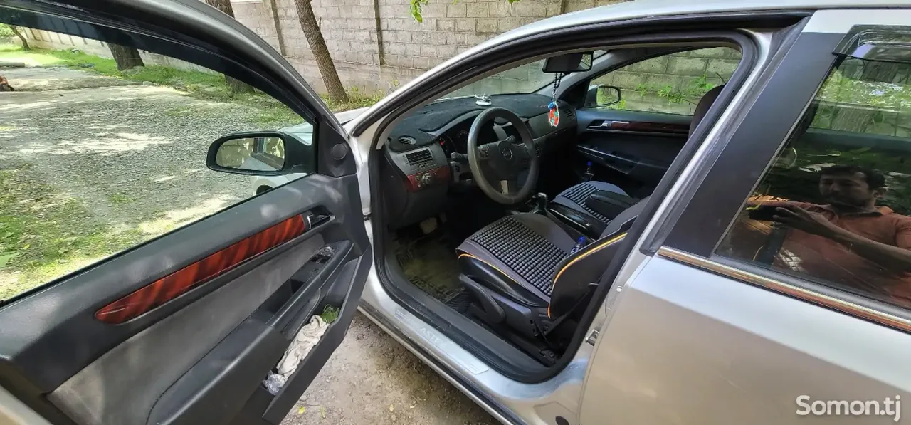 Opel Astra H 2006 · 1.8 AT