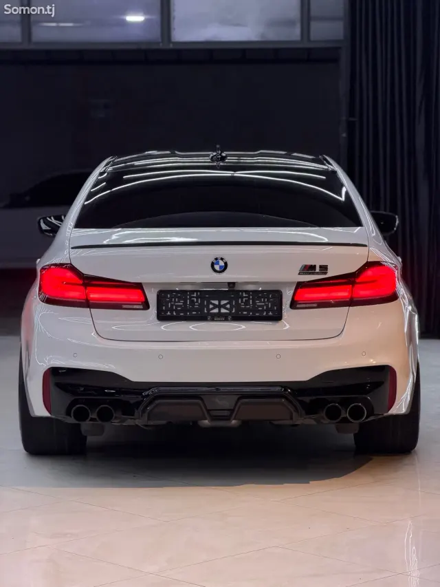 BMW M5 2019 · 4.4 AT