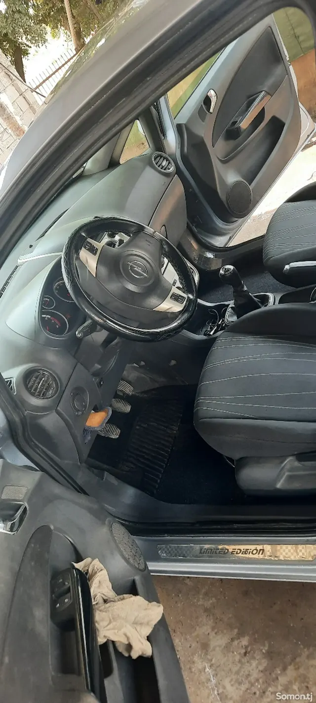 Opel Corsa 2007 · 1.6 MT